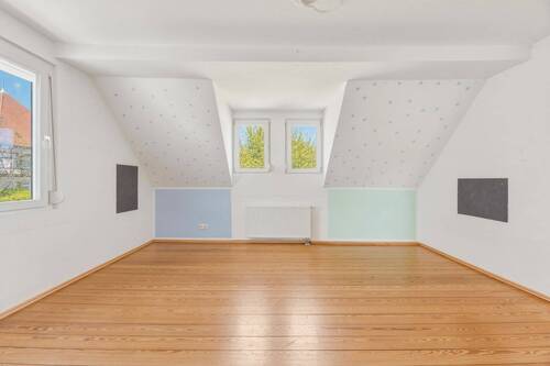 Zimmer 1 / Kinderzimmer_Arbeiten - Etagenwohnung mit 101,30 m&sup2; in Weilheim an der Teck zum Kaufen