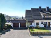 Außenansicht vom Wohnhaus - Einmaliges Einfamilienhaus mit Einliegerwohnung und atemberaubendem Blick ins Bergische Land
