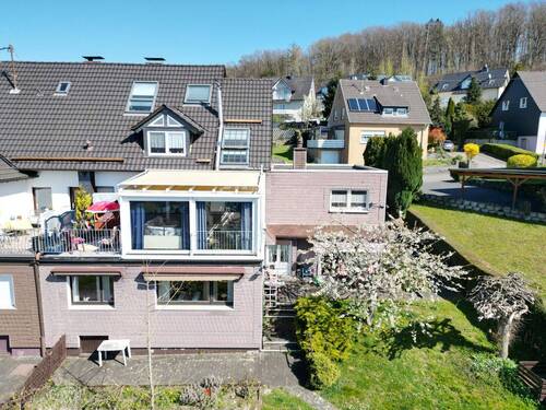 Außenansicht vom Wohnhaus - Einfamilienhaus mit 194,00 m² in Reichshof zum Kaufen