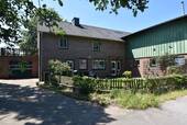 Strassenansicht - Reiterhof Hof in Alleinlage mit 7,5 ha Eigenland in Dithmarschen