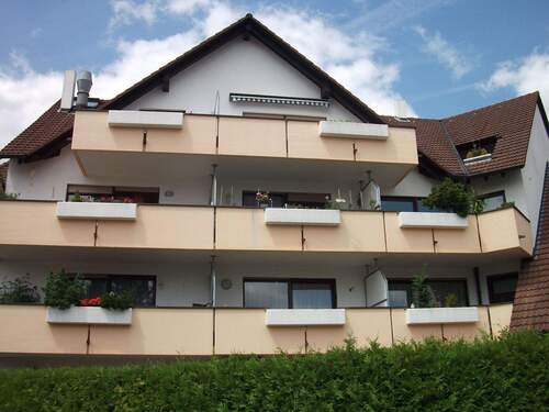 Ansicht Haus - Dachgeschoss-Wohnung mit Ausblick