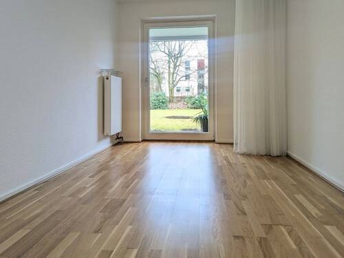 Schlafzimmer mit Ausgang zur Terrasse - 