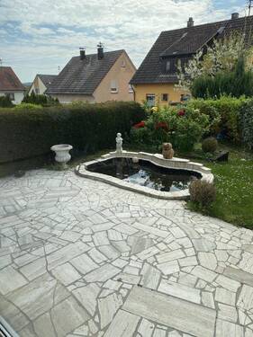 Terrasse und Teich - Reihenendhaus mit 122,00 m&sup2; in Untereisesheim zum Kaufen