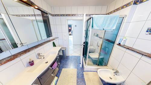 Badezimmer EG 1/2 - 