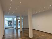 Blick zum Ladeneingang - 