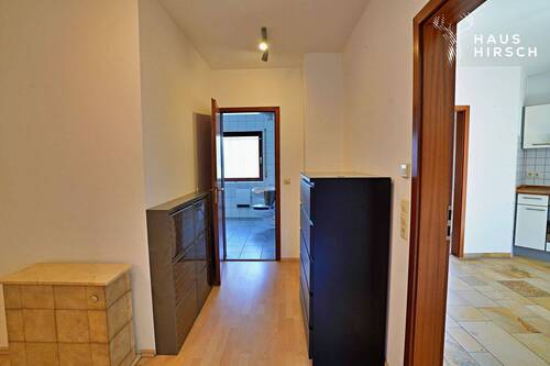 Flur (Blick zum Badezimmer) - 