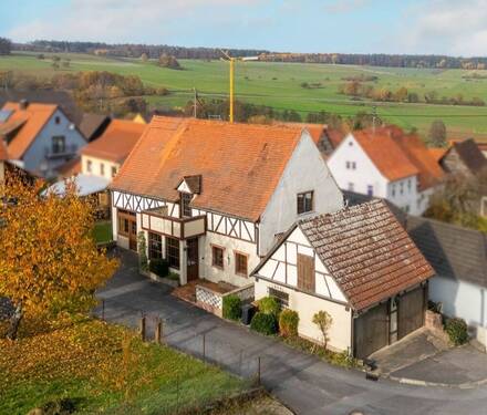 Titelbild Immowelt - Charmantes Einfamilienhaus mit Geschichte in Glasofen!