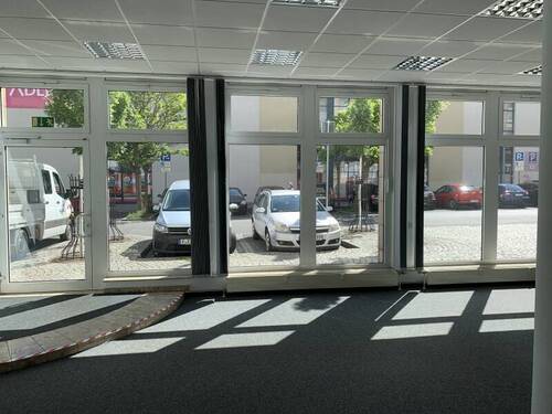 Blick aus dem Schaufenster - Gewerbeobjekt (Büro, Produktion, Verkauf) zur Miete in Gotha