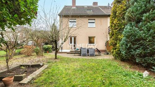 Garten 1 - 1 bis 3-Familienhaus mit schönem Grundstück, Terrasse, Garten und 2 Stellplätzen