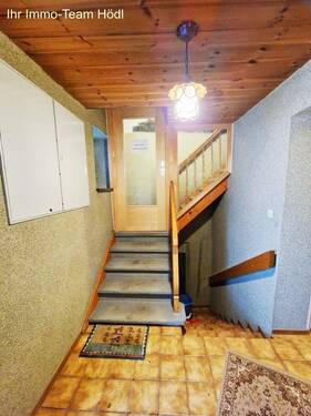 Hauseingang / Treppe ins OG - 