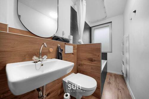 MODERNES BADEZIMMER MIT TAGESLICHT - Etagenwohnung mit 70,00 m&sup2; in Frankfurt am Main zum Kaufen