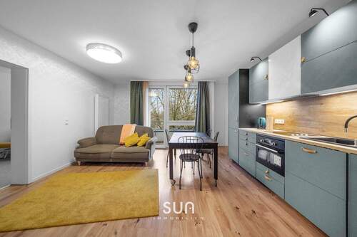 GEMÜTLICHER WOHN- UND ESSBEREICH - 