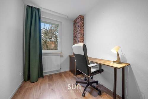 PRAKTISCHES ARBEITSZIMMER - 