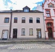 Charmantes Reihenhaus in Crimmitschau - renovierungsbedürftig, mit Garten, Terrasse und Balkon