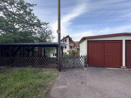 Garage & Stellplatz - 