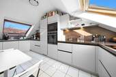 MODERNE EINBAUKÜCHE - Etagenwohnung mit 110,00 m&sup2; in Rüsselsheim am Main zum Kaufen