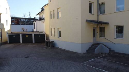 eine Einzelgarage gehört dazu - 4 Zimmer Etagenwohnung in Landshut