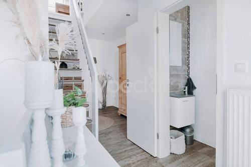 Eingangsbereich mit Gäste-WC - 