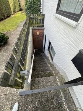 Zugang zum Souterrain - Büro in Schenefeld zur Miete