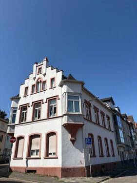 Seitl. Hausansicht.jpg - Stadtnahe Eigentumswohnung mit viel Potenzial