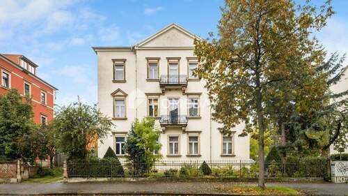 Außenansicht 2 - Zwischen Großem Garten und Stadtflair: MFH mit 6 Wohnungen, Potenzial und solider Basis