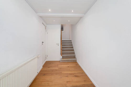 Diele / Treppenhaus - 5 Zimmer Doppelhaushälfte zum Kaufen in Bad Wildbad