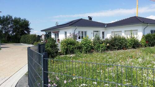  Eingang Strasse - 4 Zimmer Bungalow zum Kaufen in Melle