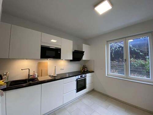 hochwertige Einbauküche mit Platz als Wohnküche - 2 Zimmer Etagenwohnung zur Miete in Hamburg