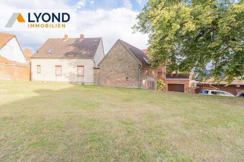 Rückseite von Haus und Garage - 4 Zimmer Einfamilienhaus zum Kaufen in Ivenrode