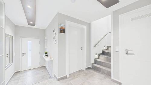 Eingangsdiele - 5 Zimmer Reihenmittelhaus zum Kaufen in Ennepetal