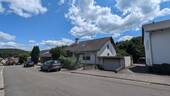 Straßenansicht - Großzügiges Einfamilienhaus mit Einliegerwohnung & Werkstatt - Ihr neues Zuhause wartet!