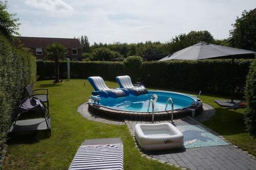 Pool/ Außenbereich - Charmantes Reihenendhaus mit Pool und Gartenidylle