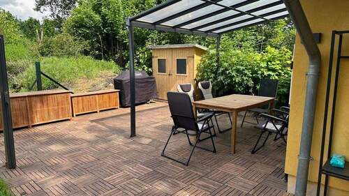 Blick auf die Terrasse. - 1 Zimmer Mehrfamilienhaus, Wohnhaus in Krams