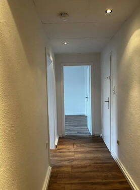Flur_Blick vom Badezimmer - 2 Zimmer Etagenwohnung zur Miete in Mülheim an der Ruhr