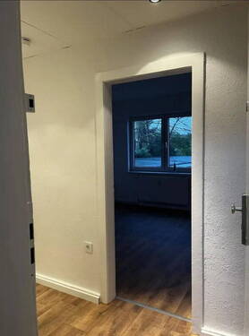 Flur_Blick vom Eingang - 2 Zimmer Etagenwohnung in Mülheim an der Ruhr