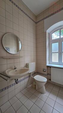 EG WC - 