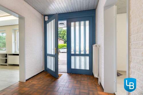 Eingangsbereich mit ehemaliger Haustür - Etagenwohnung mit 64,00 m² in Ascheberg (Holstein) zur Miete