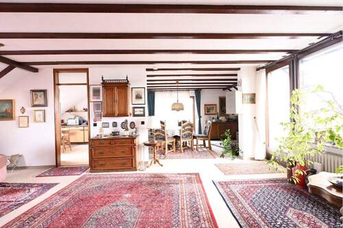Wohnzimmer - 4 Zimmer Etagenwohnung zum Kaufen in Stuttgart
