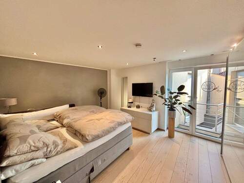 WE1 Schlafzimmer mit elektr. Rollläden - 