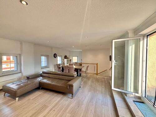 WE2 Wohnzimmer mit Terrassenausgang - 