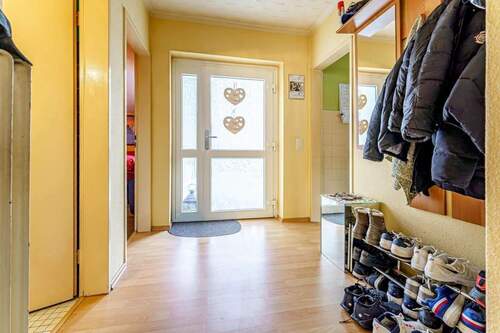 Flur/Eingangsbereich - 3 Zimmer Reihenendhaus in Pinneberg