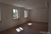 Wohnbereich - Etagenwohnung mit 128,00 m&sup2; in Nürnberg / Kornburg zur Miete