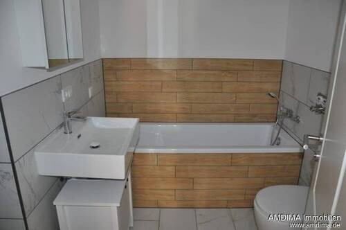 Bad mit Wanne - 