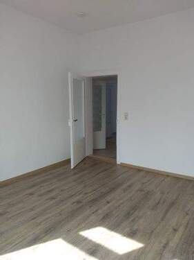 Wohnzimmer - 3 Zimmer Etagenwohnung zur Miete in Zeitz