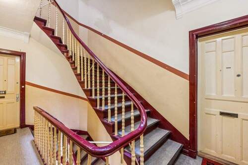 Treppenhaus - 3 Zimmer Etagenwohnung in Hamburg