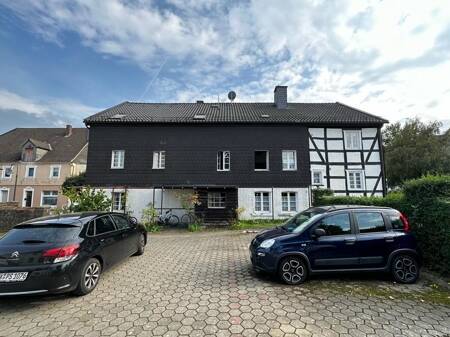Stellplätze - Mehrfamilienhaus, Wohnhaus mit 291,70 m&sup2; in Balve zum Kaufen