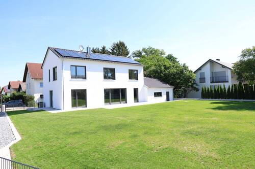 Hausansicht - Modernes Einfamilienhaus im Erstbezug auf großzügigem Grundstück in zentraler Lage von Manching