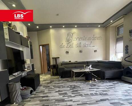 Wohnzimmer - 4 Zimmer Etagenwohnung zum Kaufen in Essen