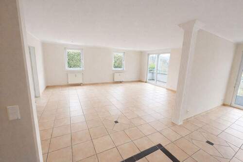 Wohnzimmer - Großzügige EG-Wohnung mit Balkon + Garage in begehrter Lage von Wallerfangen