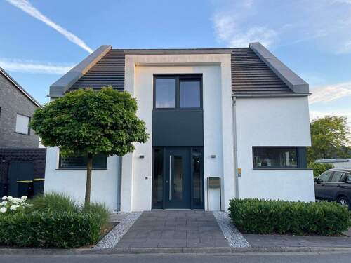 Ansicht im Sommer - Traumhaus: Modern und Hochwertig